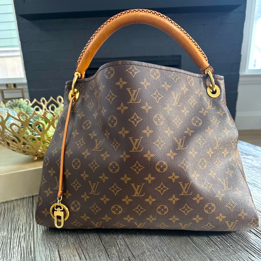 Large LV shoulder bag☺️
